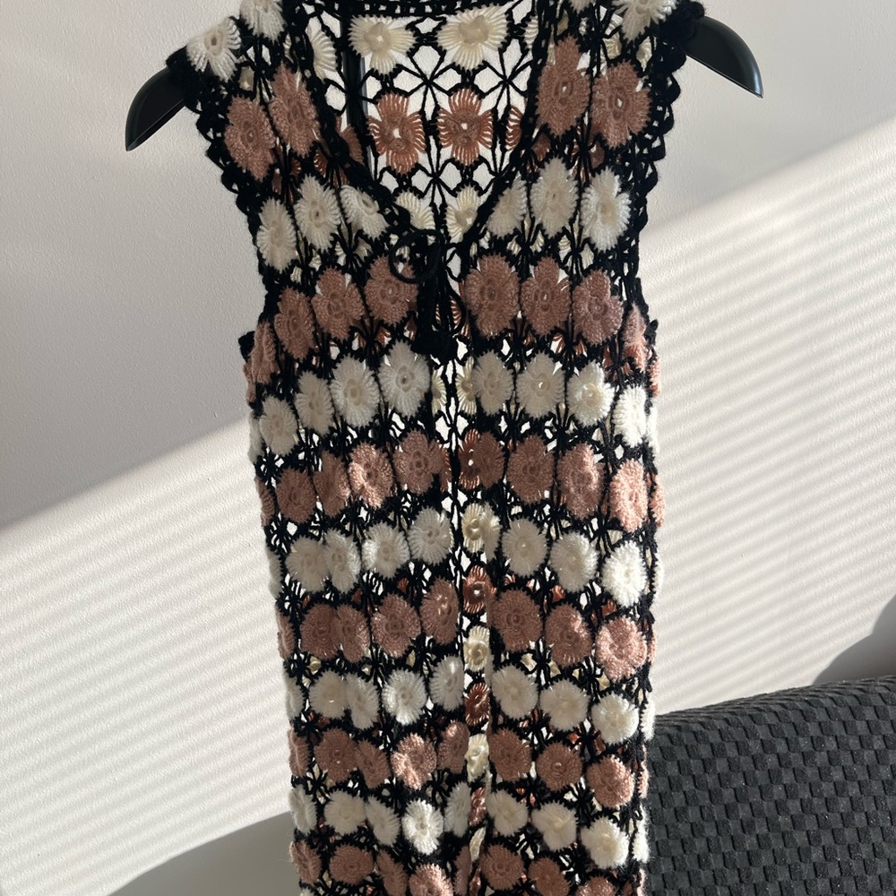 Crochet Sleeveless Top with Floral Pattern
